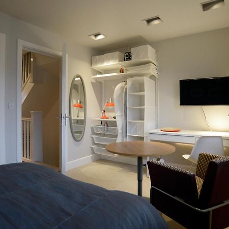 2 Homestay Guest Rooms ハンティンドン エクステリア 写真